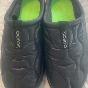 OOFOS Black Quilted Comfort Clogs Women’s size 10 EU41